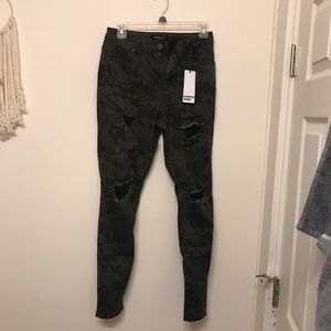 Size 9 Camo Ripped Hammer Jeans
