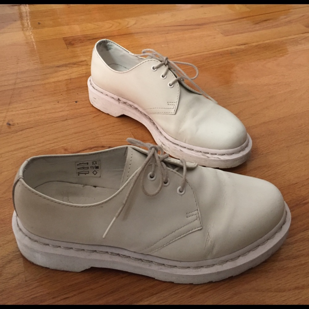 All white leather Mono 1461 low top Docs