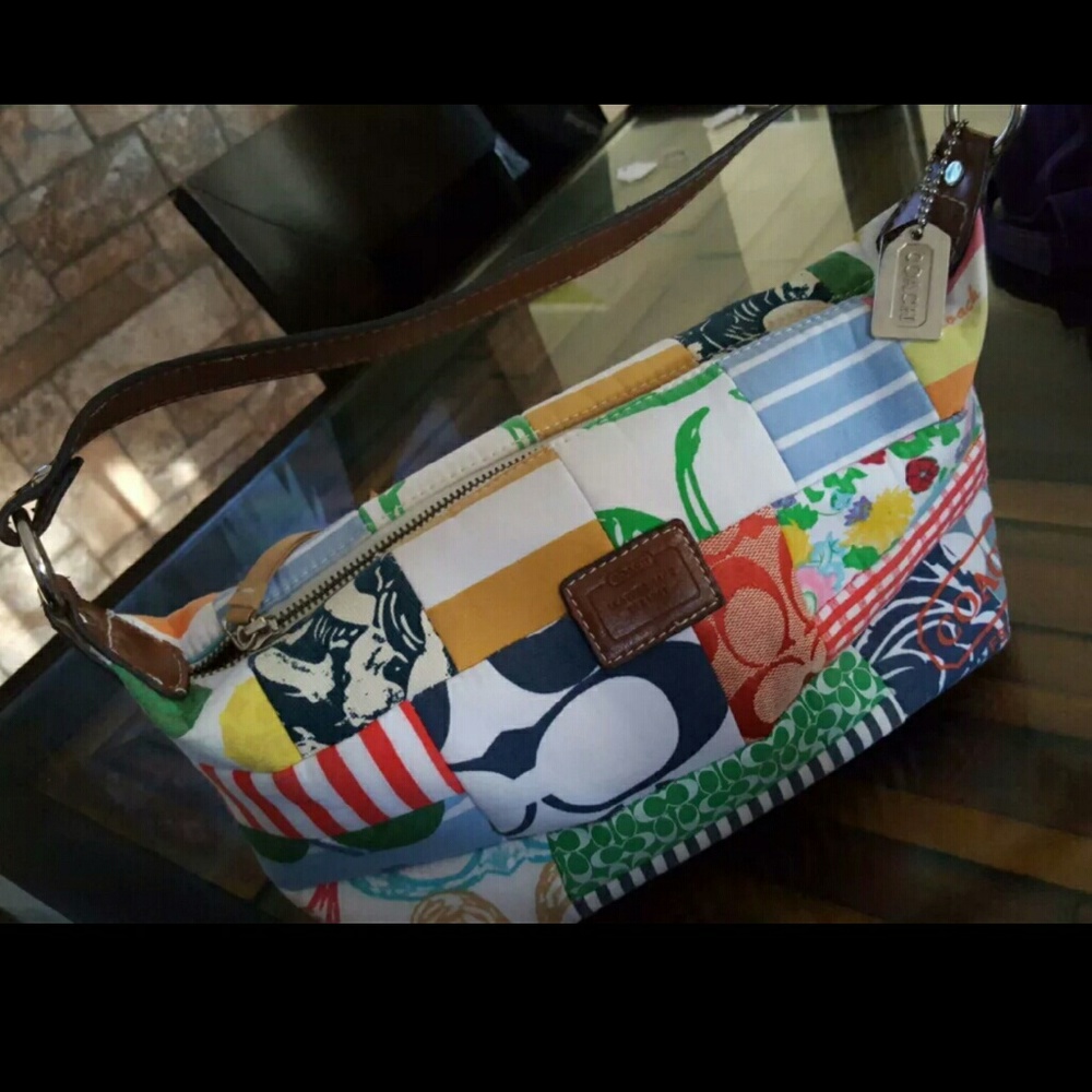 Coach patches shoulder bag.
