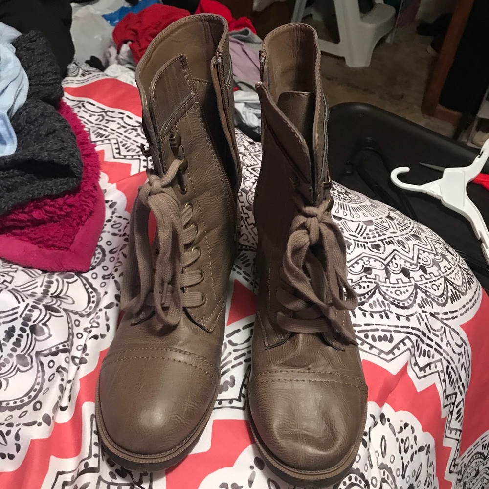 Combat boots