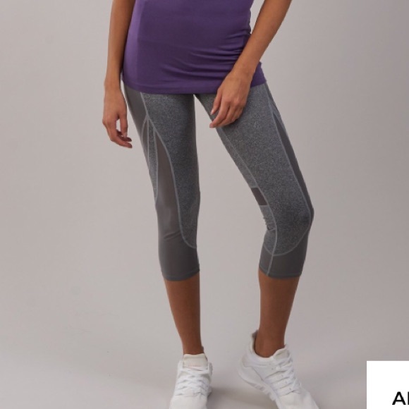SOLD!!!!! Gymshark Sleek Sculpture Cropped Legging - Picture 1 of 2