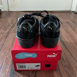 BRAND NEW Puma Vikky Platform all black suede