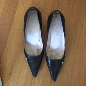 Chanel sz36 black leather kitten heel pump