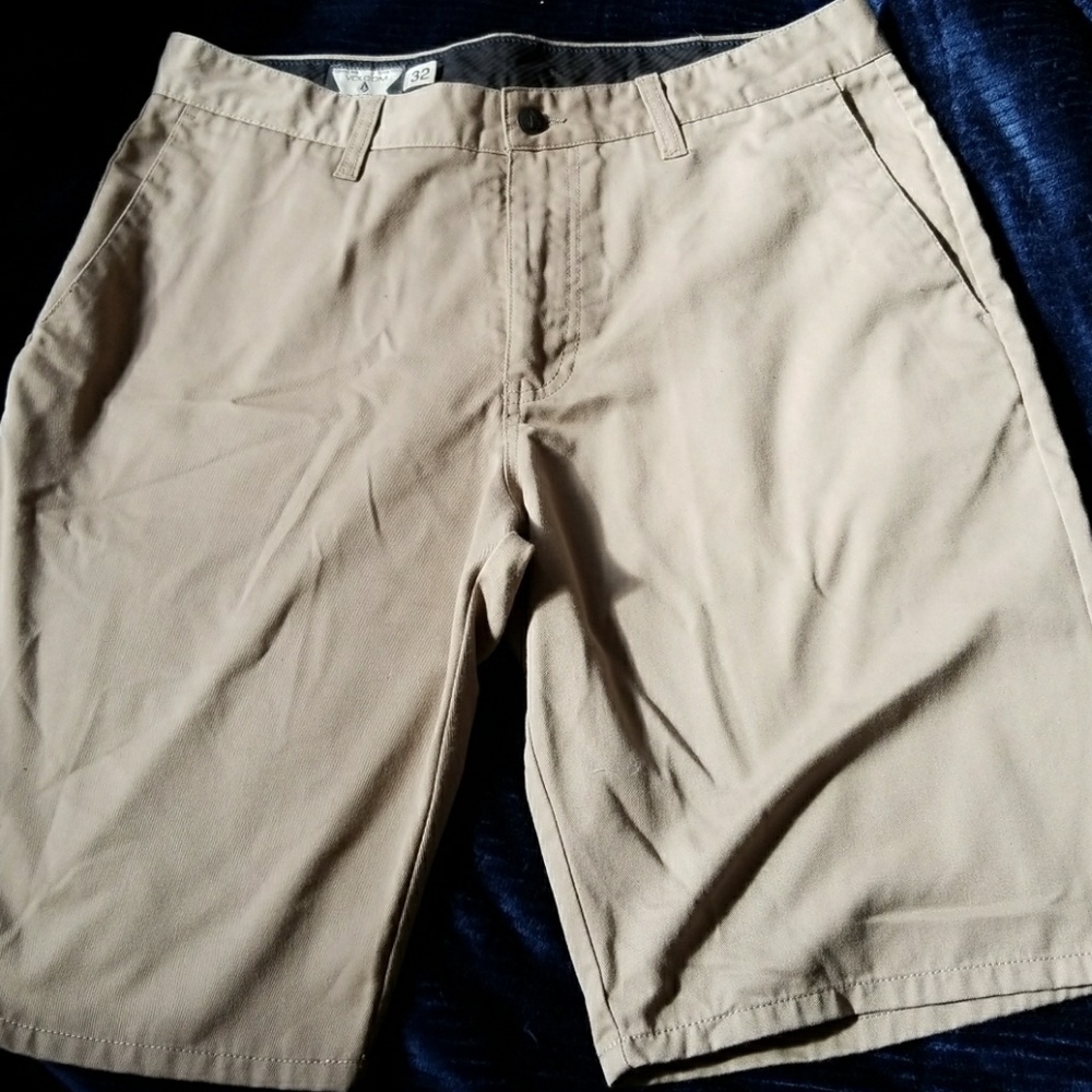 Volcom size 32