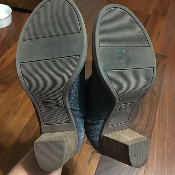 Toms Suede Block Sandals - Picture 3 of 8