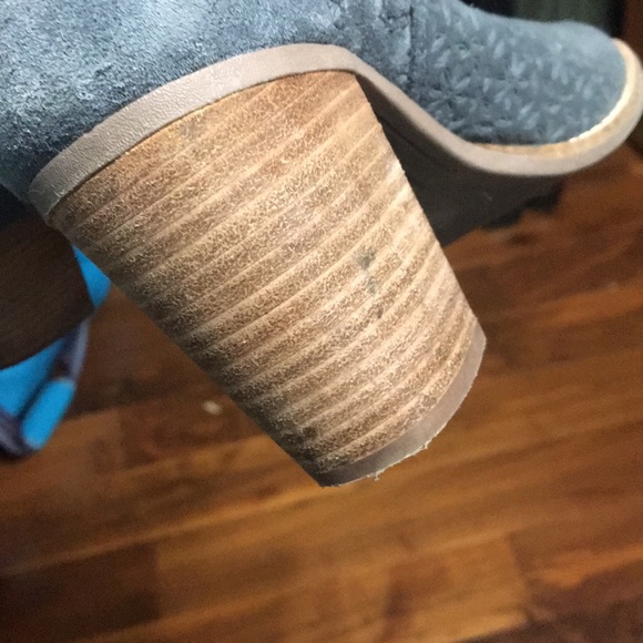 Toms Suede Block Sandals - Picture 7 of 8