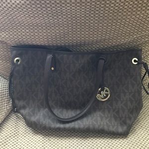 SALE!!! Michael Kors Tote Bag