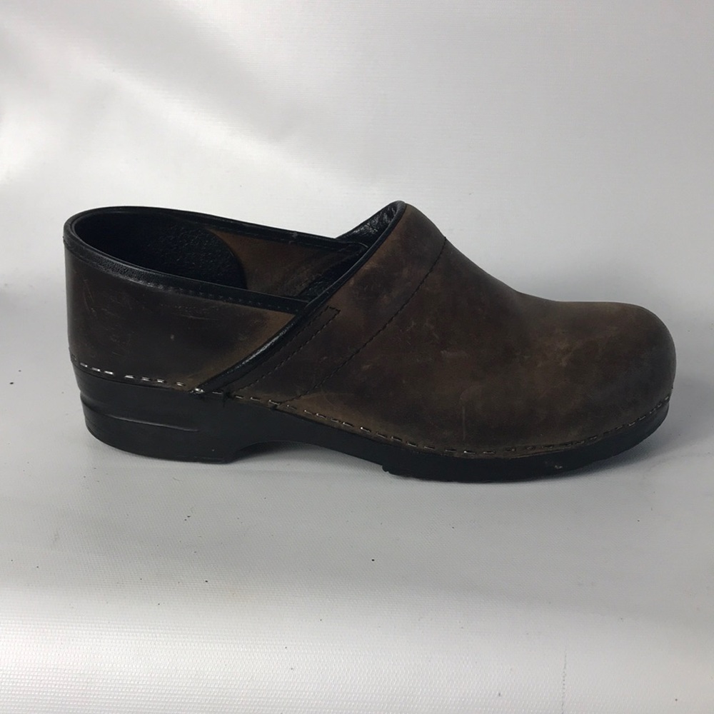 Christmas SALE 🎄 Dansko size 12 brown clogs