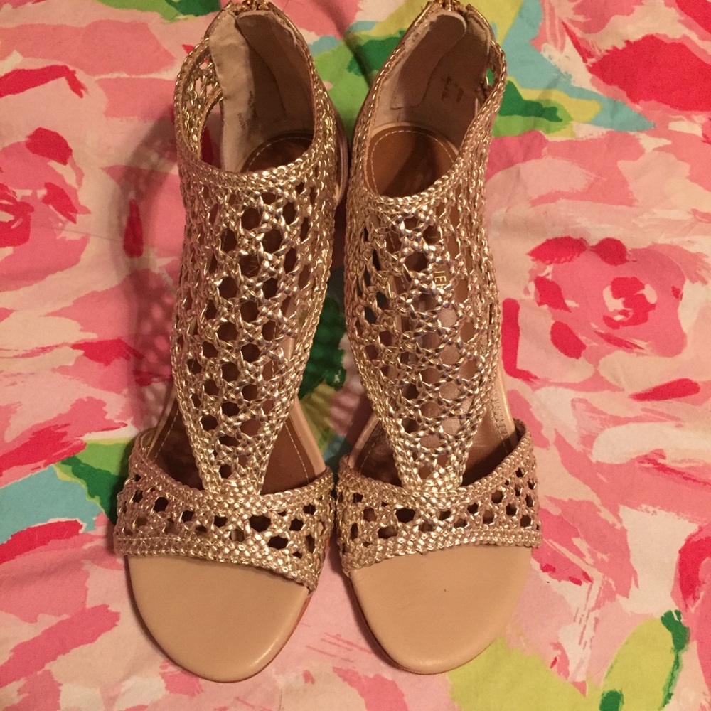 NWOT Donald j pliner gold heels