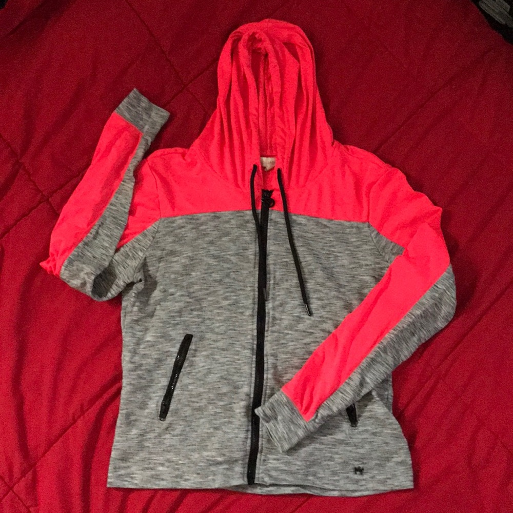 Nicki Minaj zip up