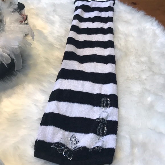 Adorable BEBE scarf, - Picture 2 of 2