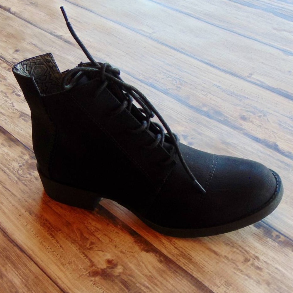 Black Matt Finish Lace Up Combat Moto Winter Boot - Picture 2 of 5