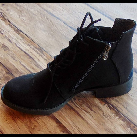 Black Matt Finish Lace Up Combat Moto Winter Boot - Picture 3 of 5