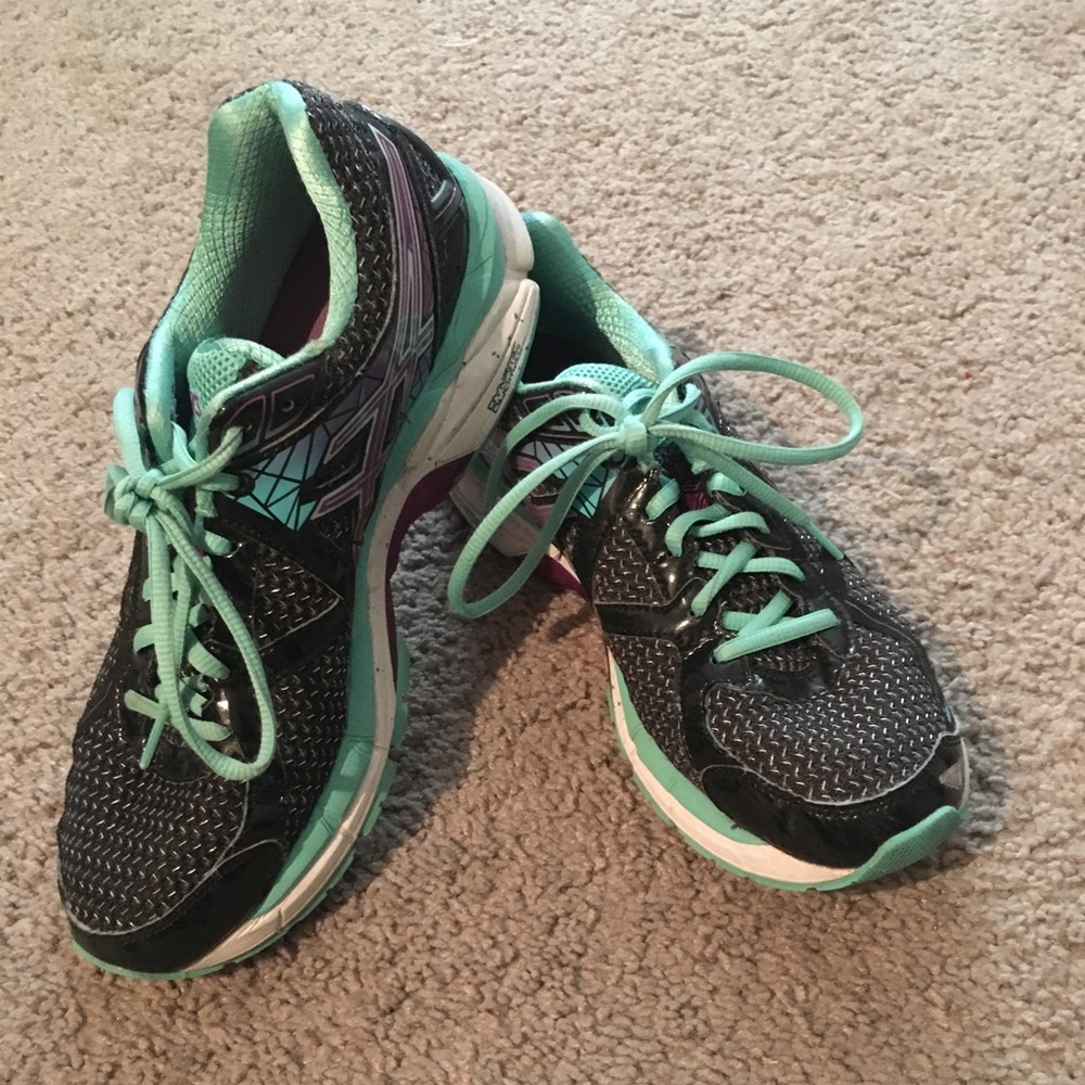 ASICS 8.5  *REMOVING SOON*