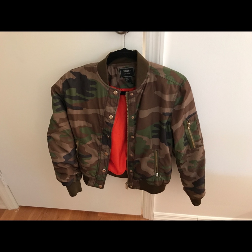 FOREVER 21 CAMO BOMBER