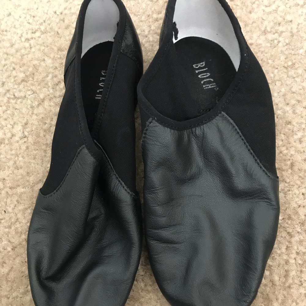 Bloch jazz shoes size 7