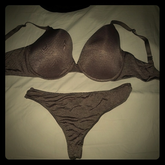 Victoria's Secret Bra & Thong Set! - Picture 1 of 3
