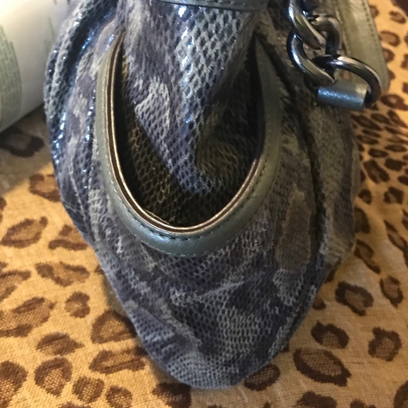 VERA WANG GREEN SNAKESKIN HANDBAG NWT - Picture 3 of 6