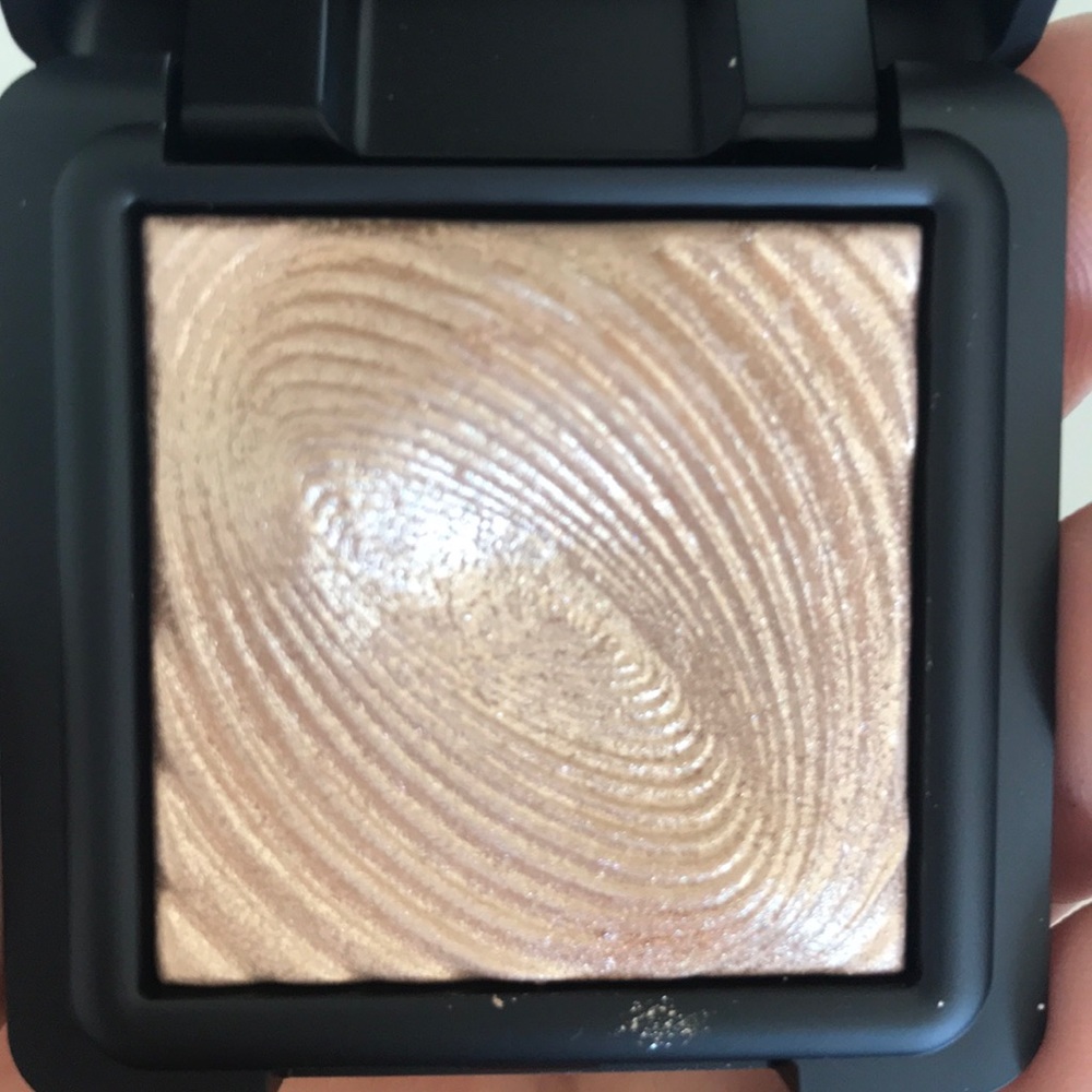 Kiko Milano Gold highlighter water eyeshadow 208