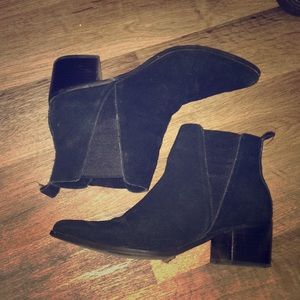 Real suede pointy boots