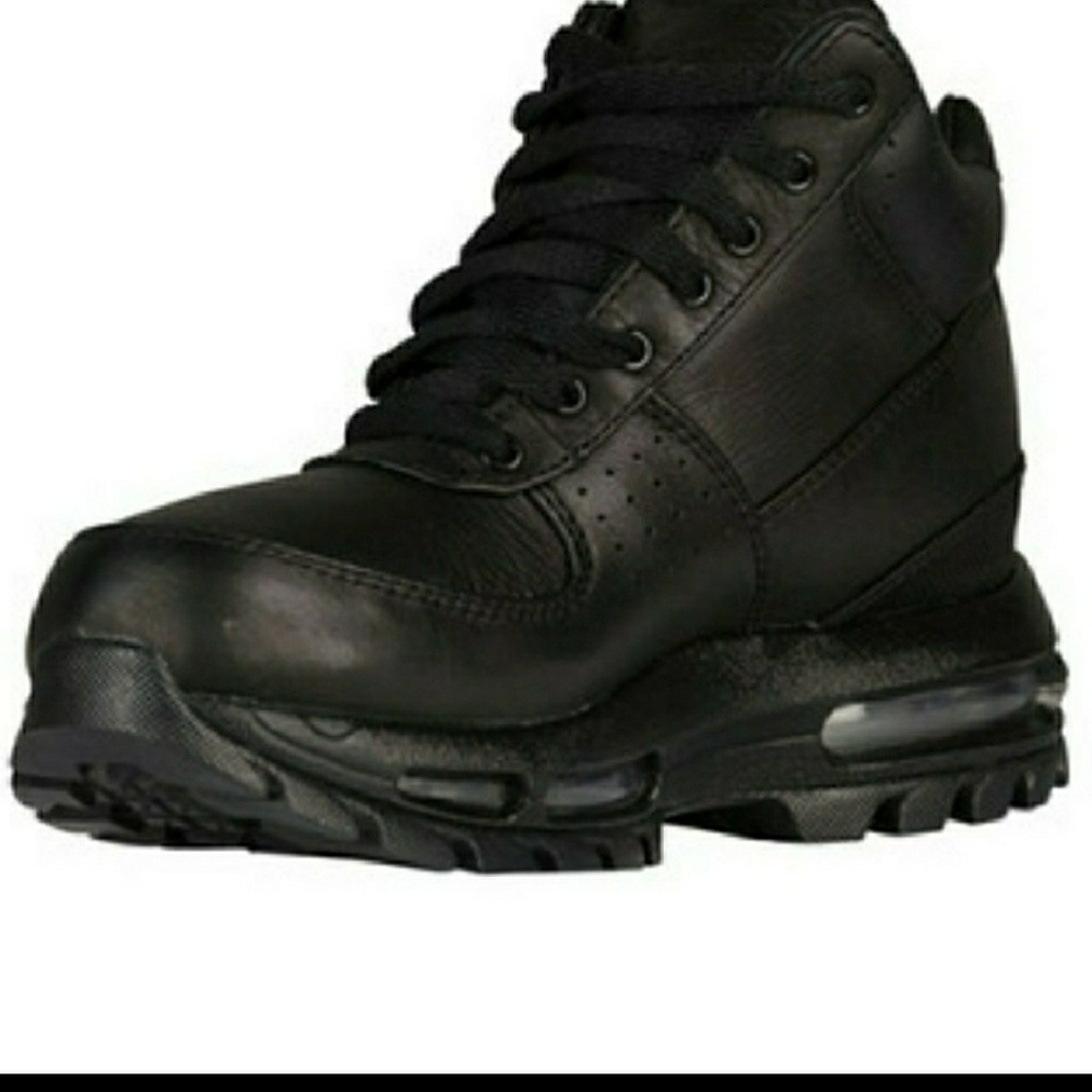SALE!!! BRAND NEW NIKE BOOTS GOING FAST