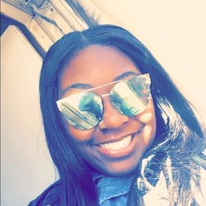 Meet your Posher, Kayana