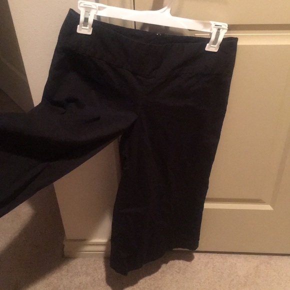 Black cropped pants. Size 5 - Picture 2 of 5