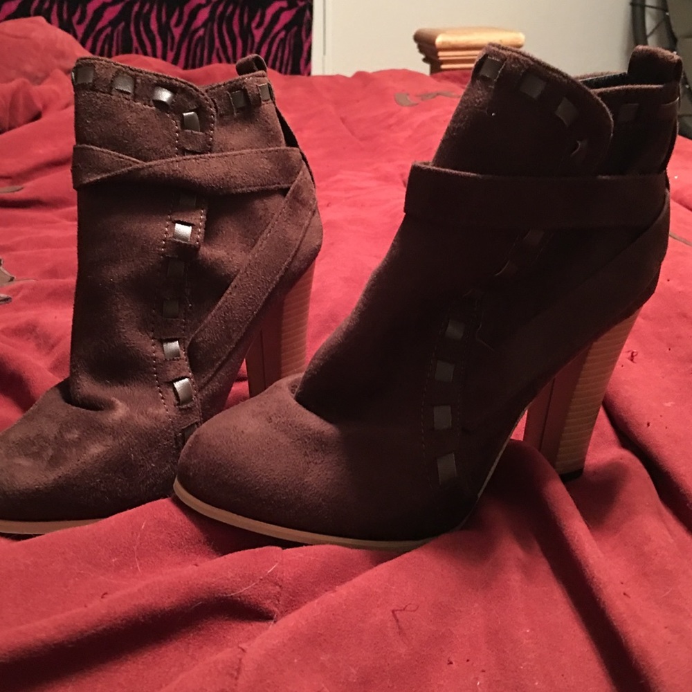 Heeled booties