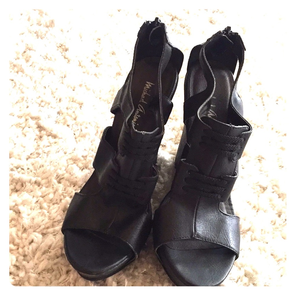 Michael Antonio wedge sandal