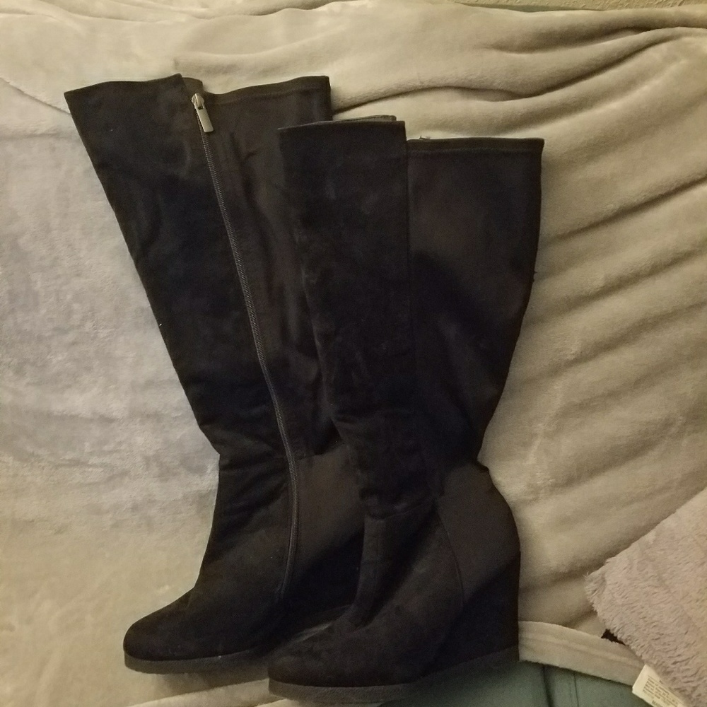 Gently used wide calf wedge boot