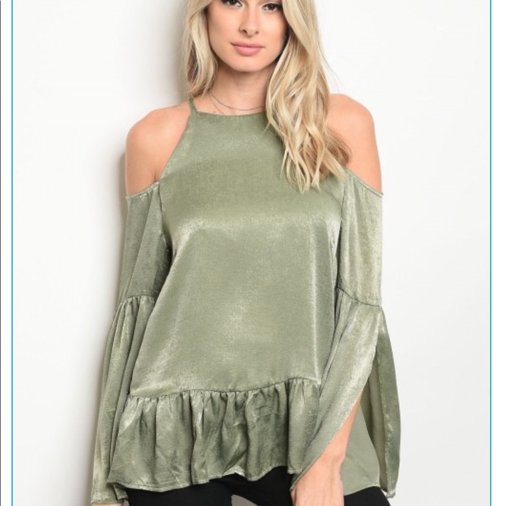 🥂Silky Cold Shoulders Top