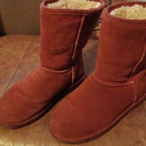 Bearpaw winter boots/ burnt red