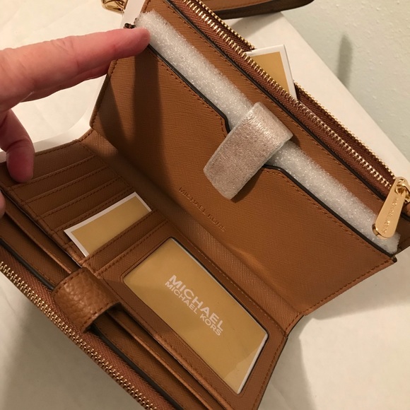 Michael Kors Handbags - 🆕Michael Kors Large Phone Wallet/Wristlet