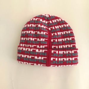 Supreme Red Repeat Beanie os