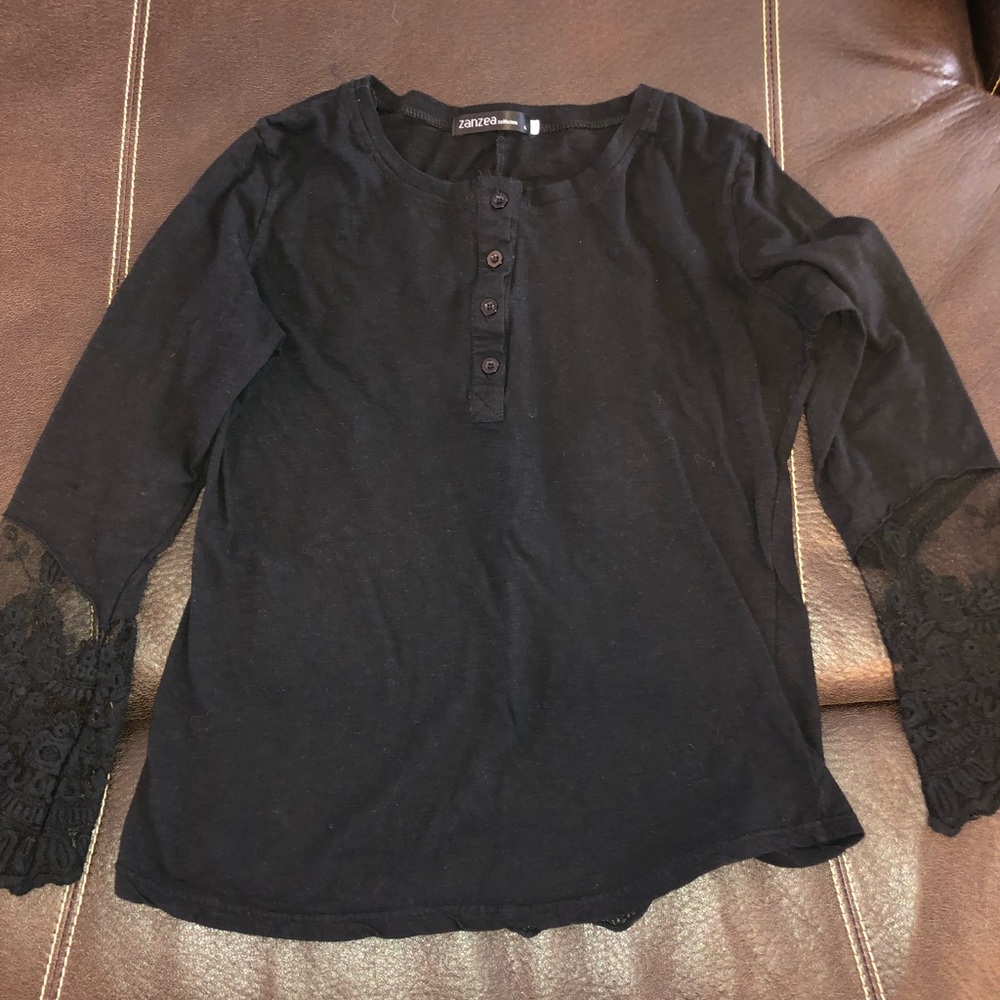 Boutique lace sleeve top