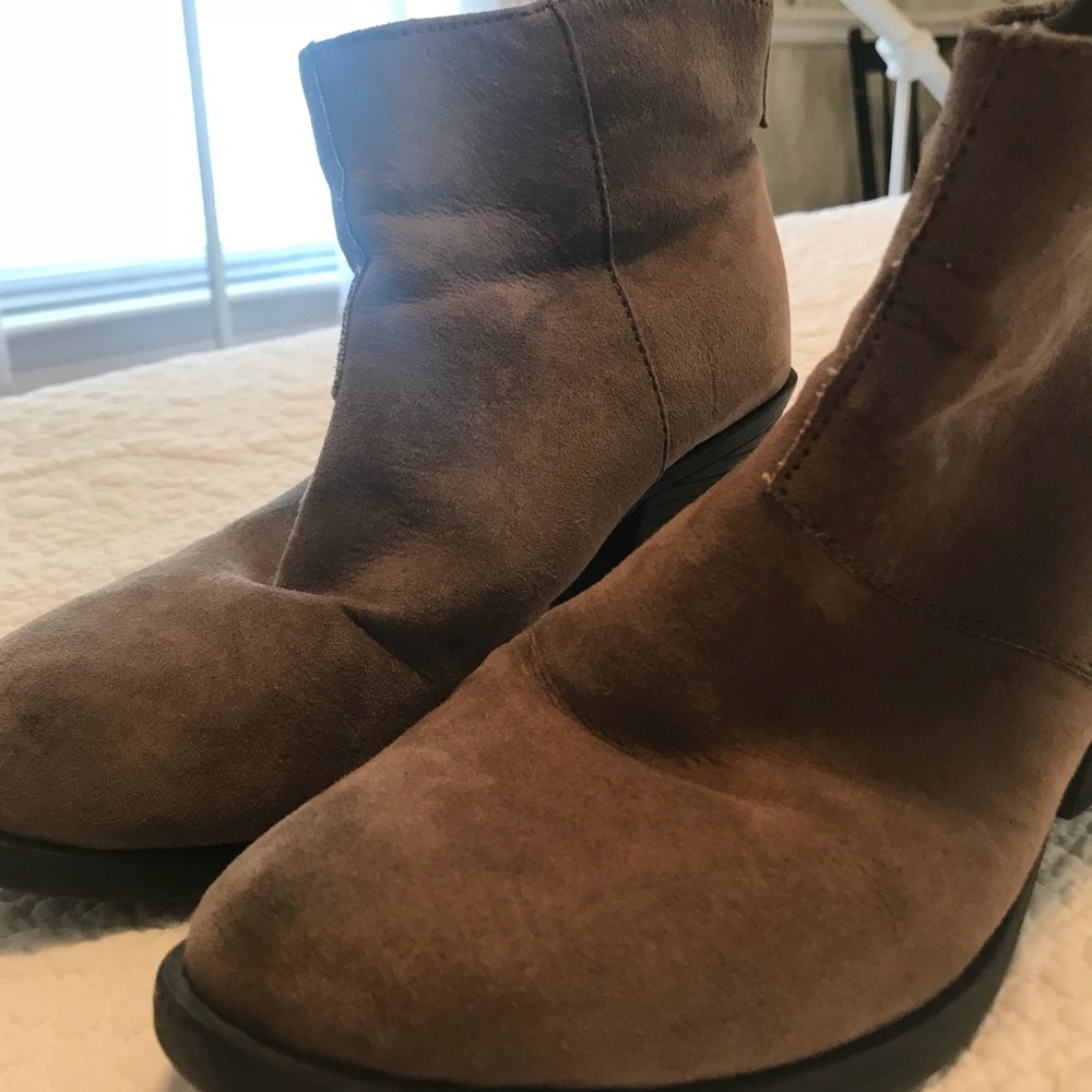 Women's Fringed Faux Suede Booties