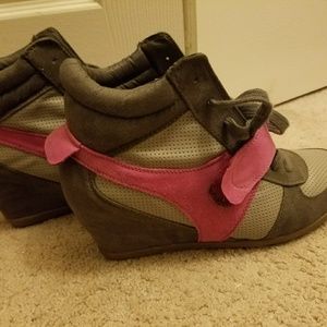 Wedge sneaker shoe