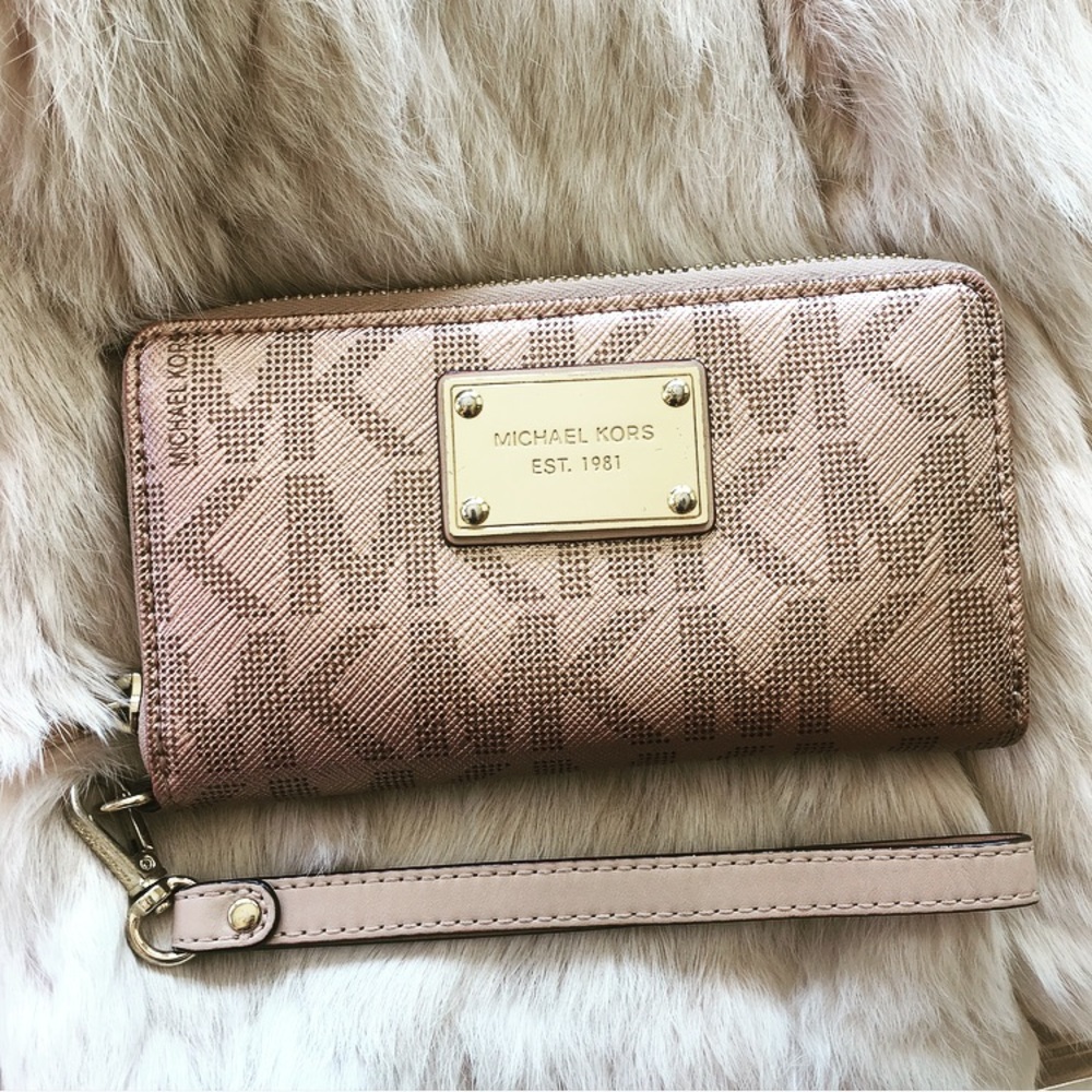 ❤️SOLD❤️Michael Kors Wallet Wristlet !