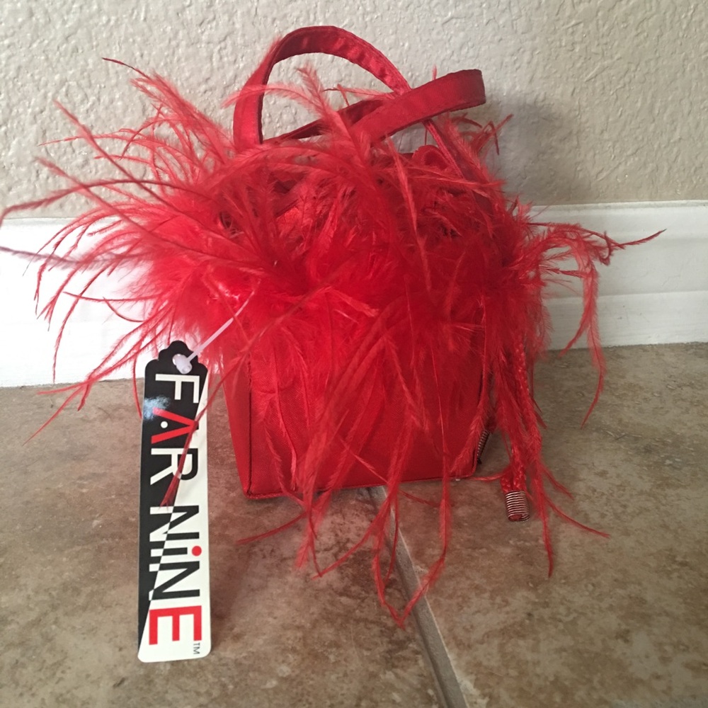 Far Nine Red Feather Purse