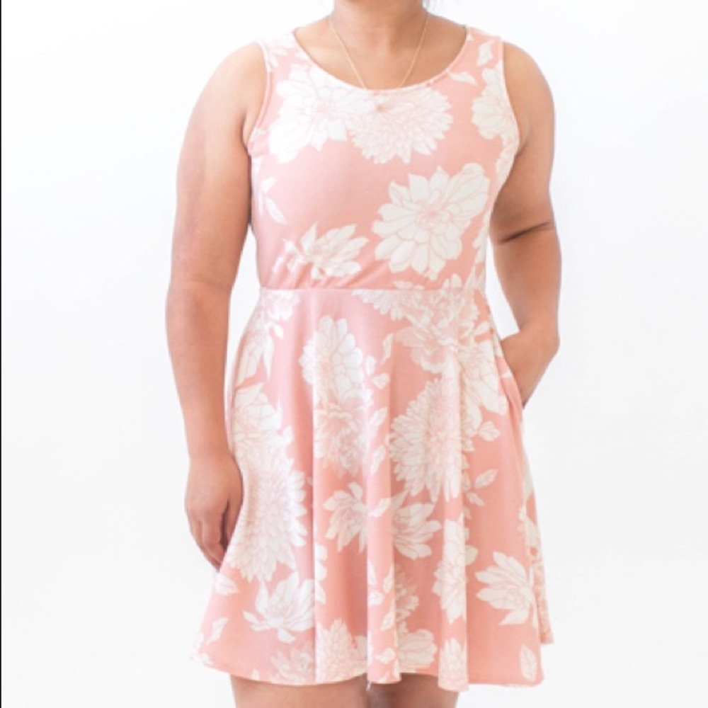 NWT Agnes & Dora Fisher dress size M.