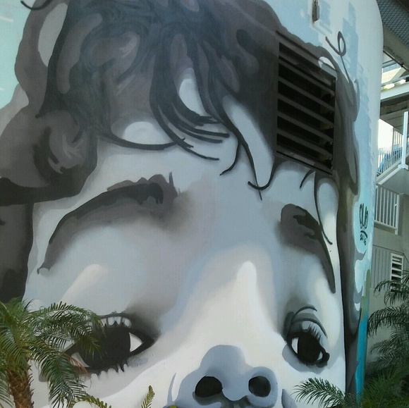 Meet your Posher, Danielle - Picture 1 of 1