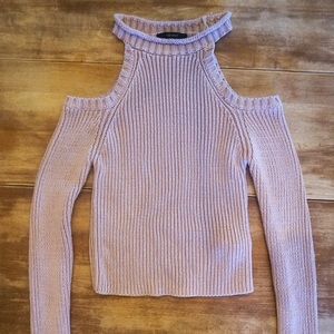 Cold shoulder sweater light pink
