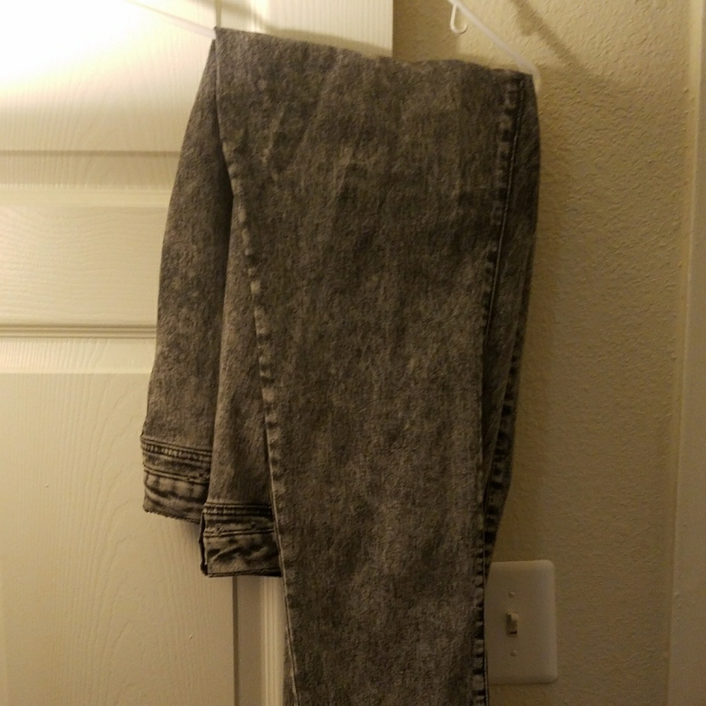 Used acid washed jean