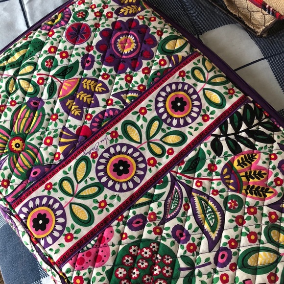 Large Vera Bradley laptop case - Picture 2 of 3