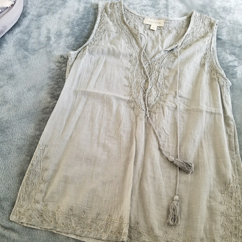 Top - cotton embroidered