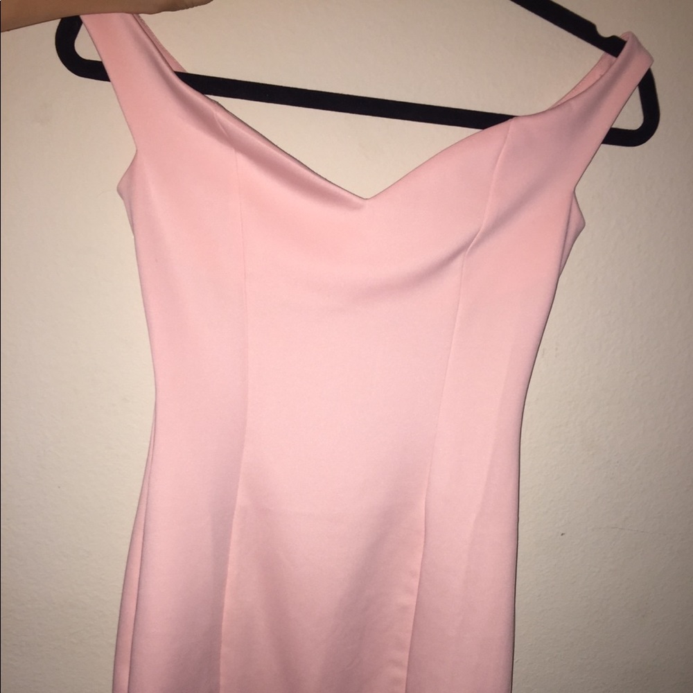 Tobi pale pink bodycon off-the-shoulder dress