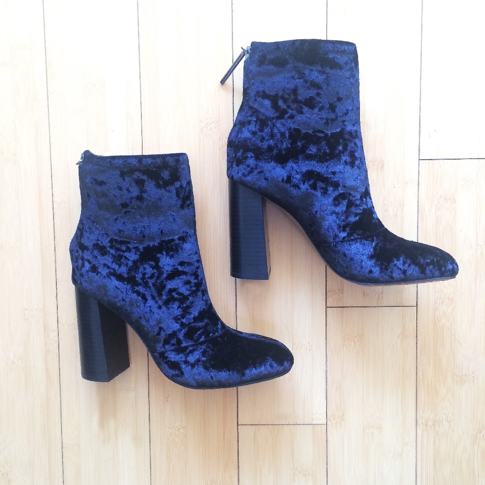 NWT BLACK VELVET French Connection Booties - Picture 2 of 6