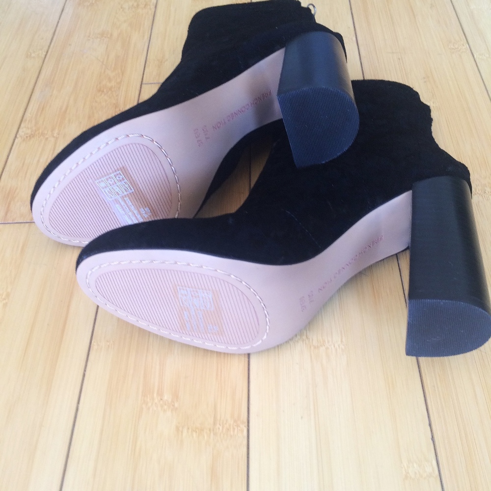 NWT BLACK VELVET French Connection Booties - Picture 6 of 6