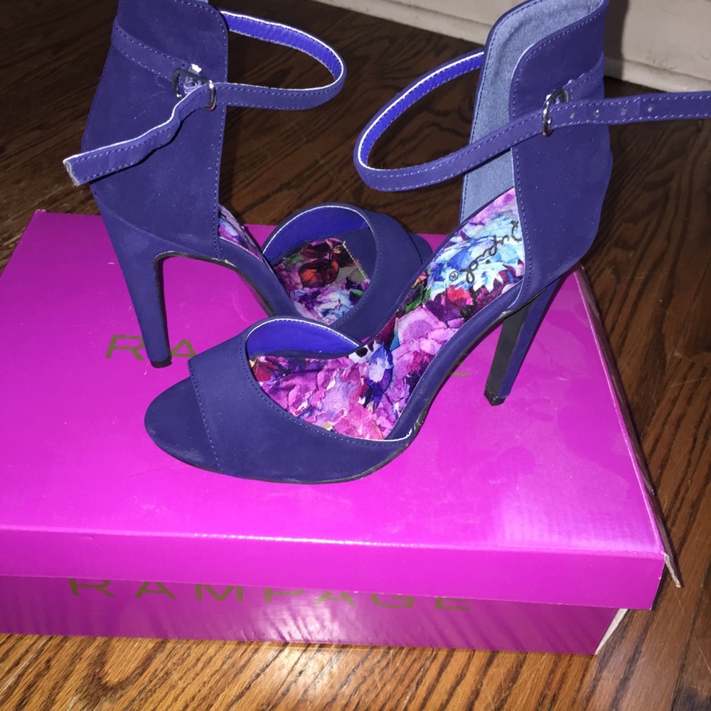 Open toe pumps