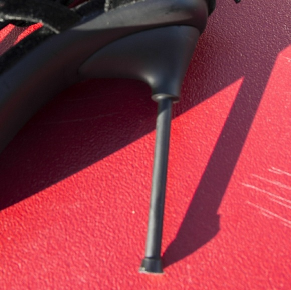 Black criss cross sexy heels - Picture 4 of 4